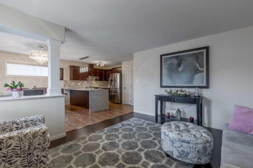 420 Silkstone Crescent West, Lethbridge, AB - Indoor Photo Showing Kitchen