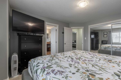 420 Silkstone Crescent West, Lethbridge, AB - Indoor Photo Showing Bedroom
