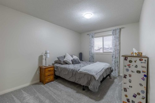 420 Silkstone Crescent West, Lethbridge, AB - Indoor Photo Showing Bedroom