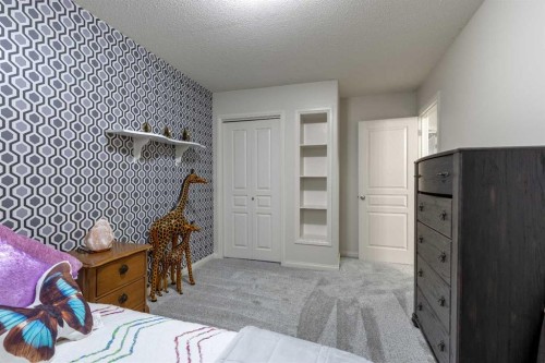 420 Silkstone Crescent West, Lethbridge, AB - Indoor Photo Showing Bedroom