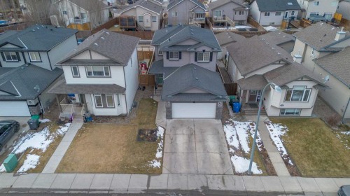 420 Silkstone Crescent West, Lethbridge, AB - Outdoor With Facade