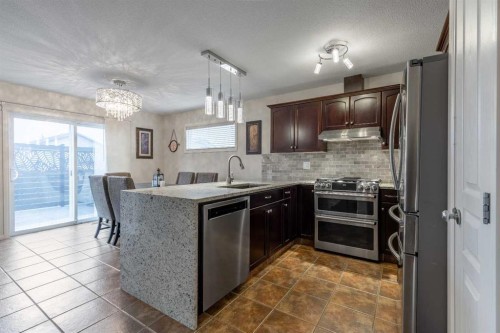 420 Silkstone Crescent West, Lethbridge, AB - Indoor Photo Showing Kitchen With Upgraded Kitchen