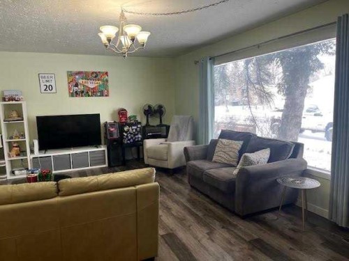 1216 23 Street North, Lethbridge, AB 