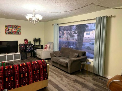 1216 23 Street North, Lethbridge, AB 