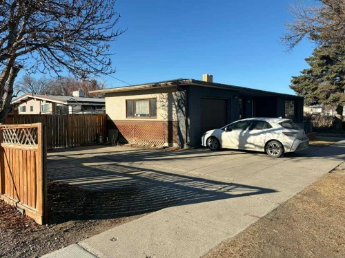 1216 23 Street North, Lethbridge, AB 