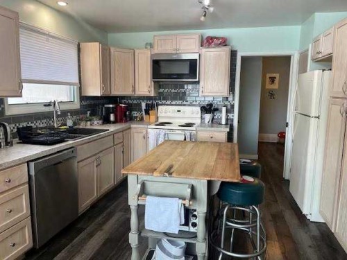 1216 23 Street North, Lethbridge, AB 