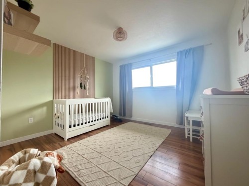 2106 7 Ave, Fort Macleod, AB - Indoor Photo Showing Bedroom