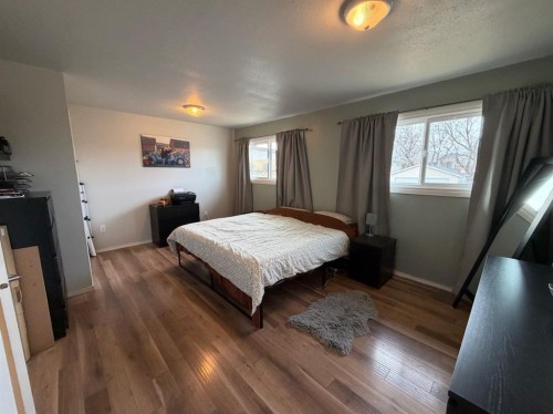 2106 7 Ave, Fort Macleod, AB - Indoor Photo Showing Bedroom