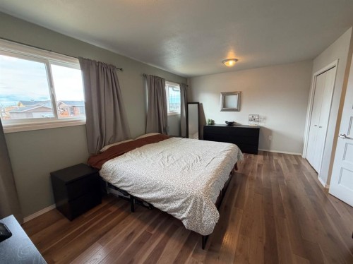 2106 7 Ave, Fort Macleod, AB - Indoor Photo Showing Bedroom