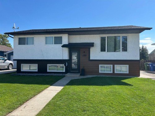 2106 7 Ave, Fort Macleod, AB - Outdoor With Facade
