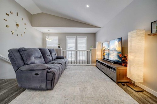 1961 Parkside Way, Coaldale, AB - Indoor Photo Showing Living Room