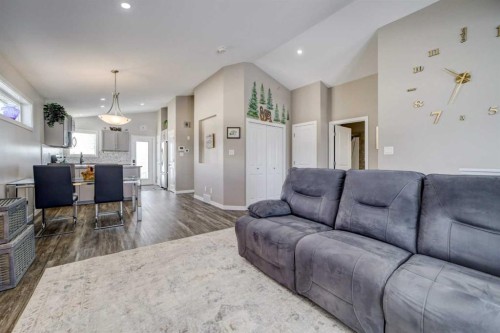 1961 Parkside Way, Coaldale, AB - Indoor Photo Showing Living Room
