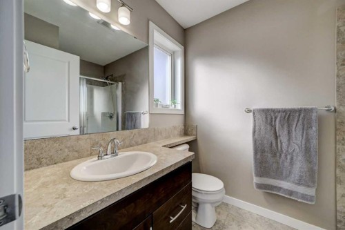 1961 Parkside Way, Coaldale, AB - Indoor Photo Showing Bathroom