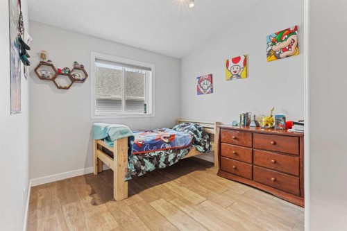352 Tartan Circle West, Lethbridge, AB - Indoor Photo Showing Bedroom