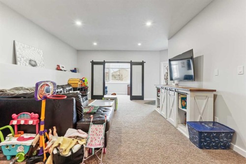 352 Tartan Circle West, Lethbridge, AB - Indoor Photo Showing Other Room