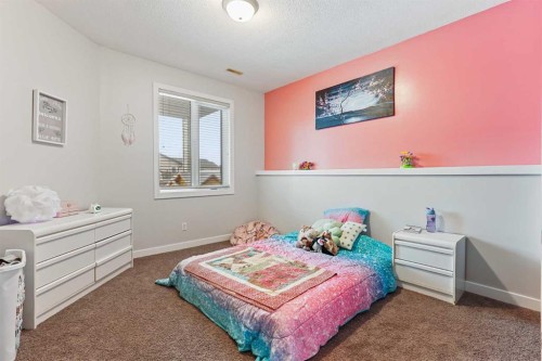 352 Tartan Circle West, Lethbridge, AB - Indoor Photo Showing Bedroom