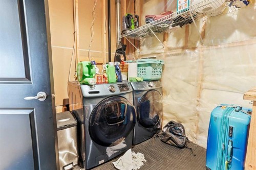 352 Tartan Circle West, Lethbridge, AB - Indoor Photo Showing Laundry Room