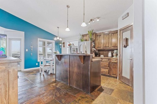 352 Tartan Circle West, Lethbridge, AB - Indoor Photo Showing Kitchen