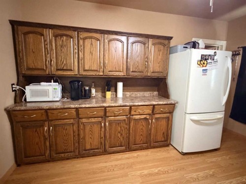 6119 53 Street, Taber, AB - Indoor Photo Showing Kitchen