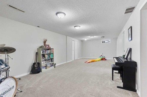 98 Eagle Road North, Lethbridge, AB - Indoor Photo Showing Gym Room