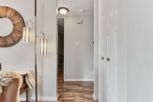 98 Eagle Road North, Lethbridge, AB - Indoor Photo Showing Other Room