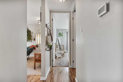 98 Eagle Road North, Lethbridge, AB - Indoor Photo Showing Other Room