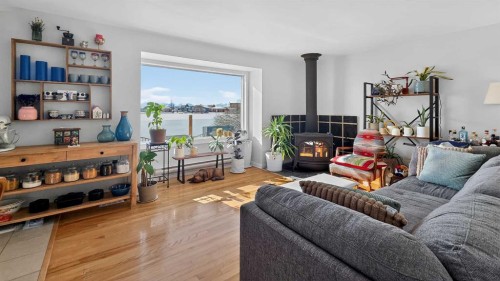 11 Mountain Vista Drive, Hill Spring, AB - Indoor Photo Showing Living Room