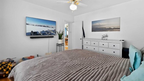 11 Mountain Vista Drive, Hill Spring, AB - Indoor Photo Showing Bedroom