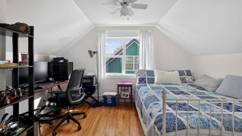 11 Mountain Vista Drive, Hill Spring, AB - Indoor Photo Showing Bedroom