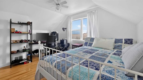 11 Mountain Vista Drive, Hill Spring, AB - Indoor Photo Showing Bedroom