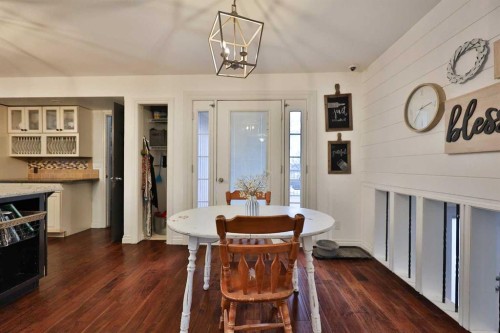 182 S 3 Street E, Magrath, AB - Indoor Photo Showing Dining Room