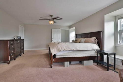 182 S 3 Street E, Magrath, AB - Indoor Photo Showing Bedroom