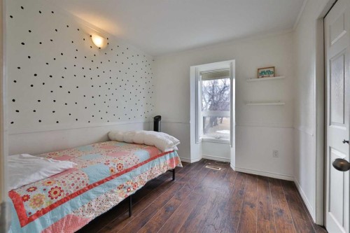 182 S 3 Street E, Magrath, AB - Indoor Photo Showing Bedroom