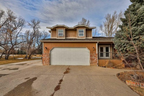 182 S 3 Street E, Magrath, AB - Outdoor