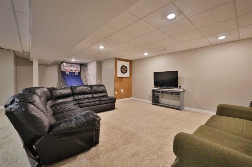 182 S 3 Street E, Magrath, AB - Indoor Photo Showing Basement