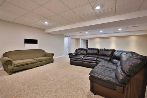 182 S 3 Street E, Magrath, AB - Indoor Photo Showing Basement