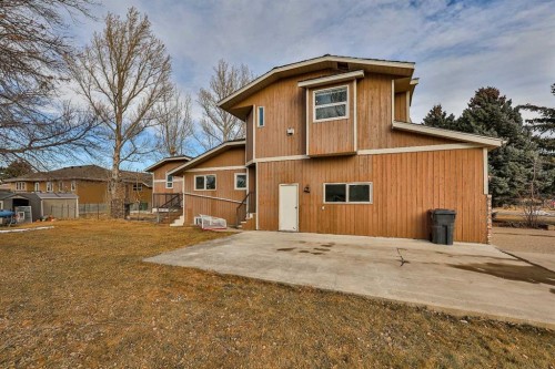 182 S 3 Street E, Magrath, AB - Outdoor With Exterior