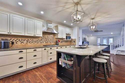 182 S 3 Street E, Magrath, AB - Indoor Photo Showing Kitchen