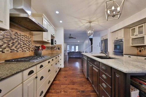 182 S 3 Street E, Magrath, AB - Indoor Photo Showing Kitchen With Upgraded Kitchen