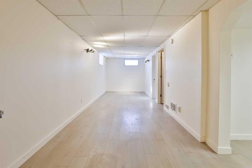 1019 7 Street North, Lethbridge, AB - Indoor Photo Showing Other Room