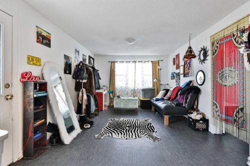 1019 7 Street North, Lethbridge, AB - Indoor Photo Showing Other Room