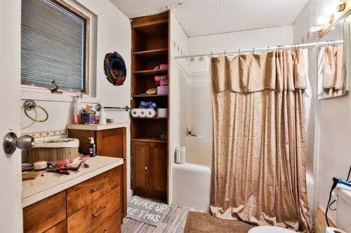 1019 7 Street North, Lethbridge, AB - Indoor Photo Showing Other Room