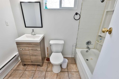 1019 7 Street North, Lethbridge, AB - Indoor Photo Showing Bathroom