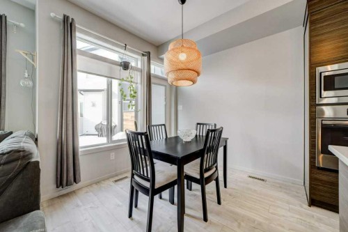 2-458 Highlands Boulevard West, Lethbridge, AB - Indoor Photo Showing Dining Room