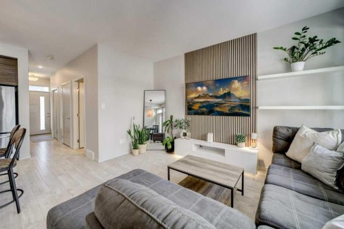 2-458 Highlands Boulevard West, Lethbridge, AB - Indoor Photo Showing Living Room