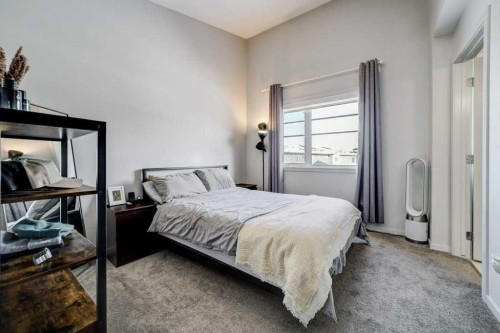2-458 Highlands Boulevard West, Lethbridge, AB - Indoor Photo Showing Bedroom