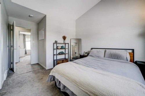 2-458 Highlands Boulevard West, Lethbridge, AB - Indoor Photo Showing Bedroom