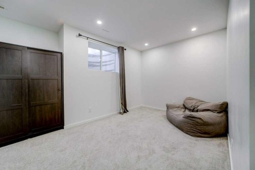 2-458 Highlands Boulevard West, Lethbridge, AB - Indoor