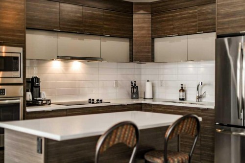 2-458 Highlands Boulevard West, Lethbridge, AB - Indoor Photo Showing Kitchen With Upgraded Kitchen