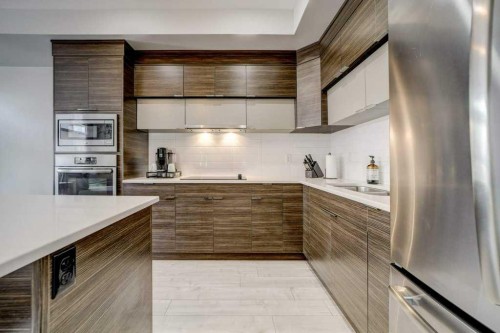 2-458 Highlands Boulevard West, Lethbridge, AB - Indoor Photo Showing Kitchen With Upgraded Kitchen